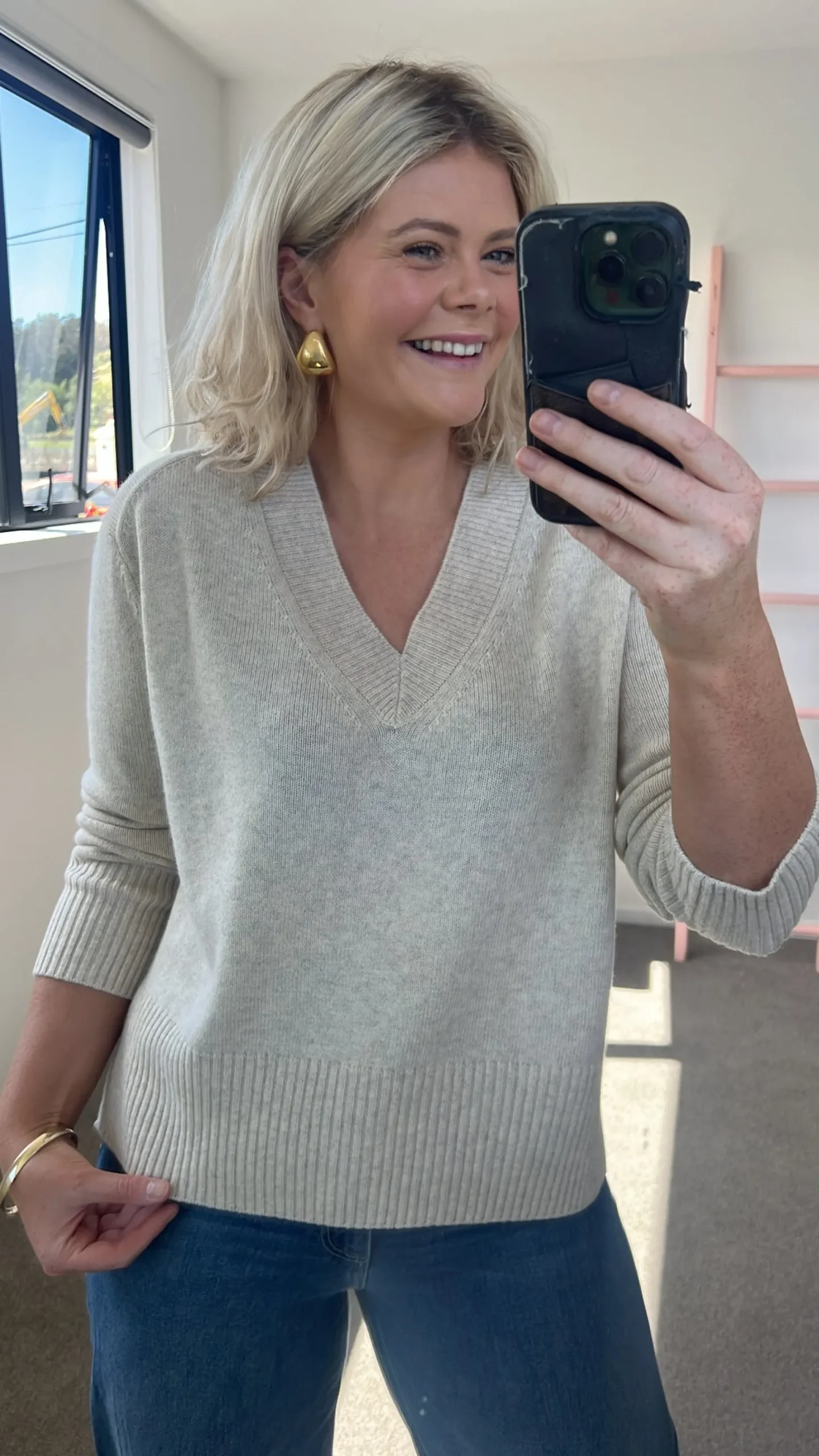 Aleger N.136 Cashmere Blend Oversized V Neck - Shell