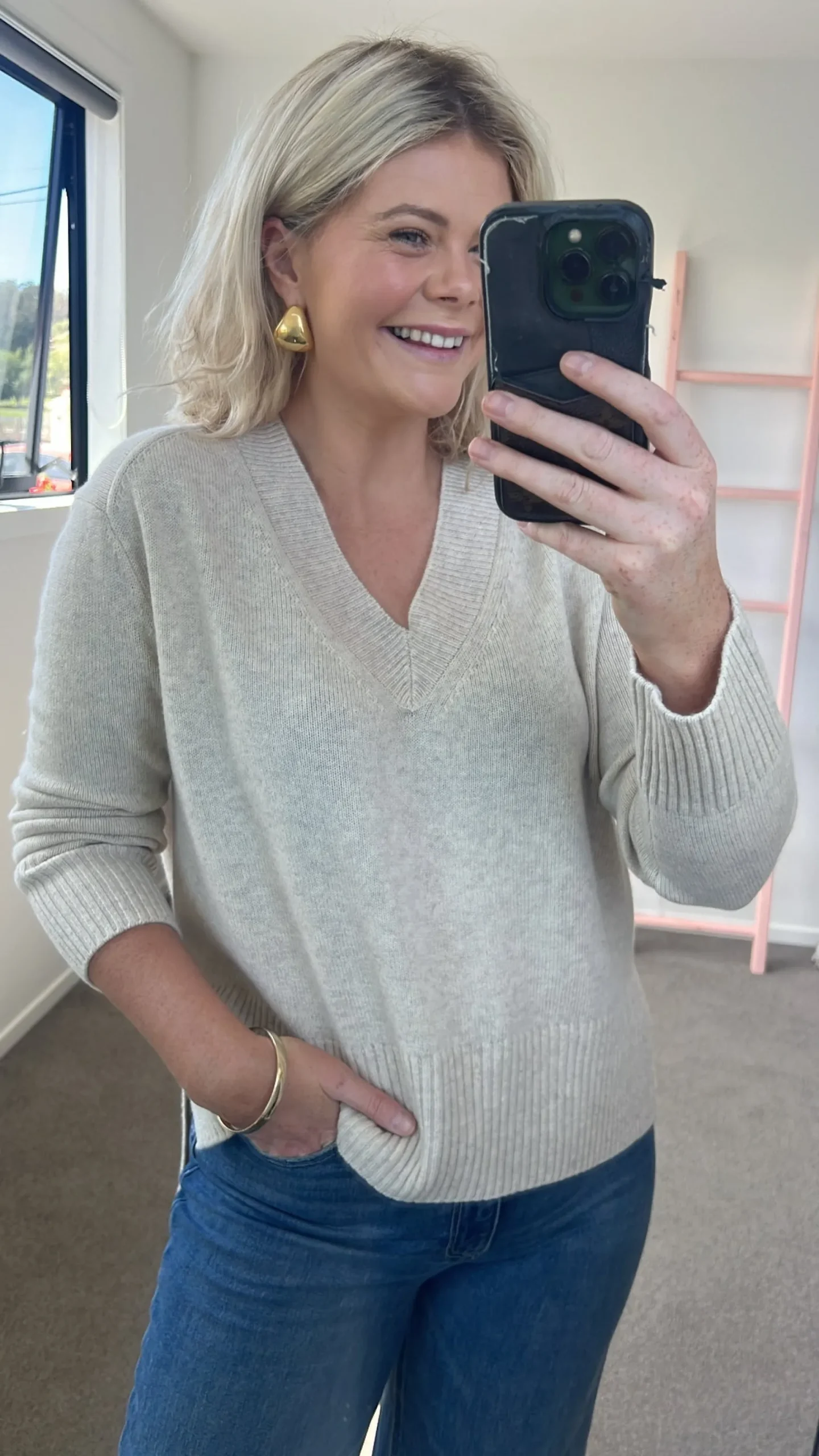 Aleger N.136 Cashmere Blend Oversized V Neck - Shell