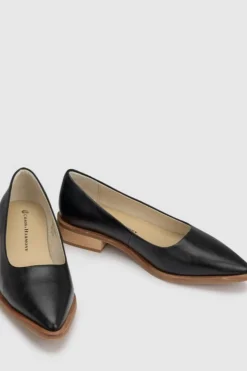 Chaos & Harmony Thea Flat - Black