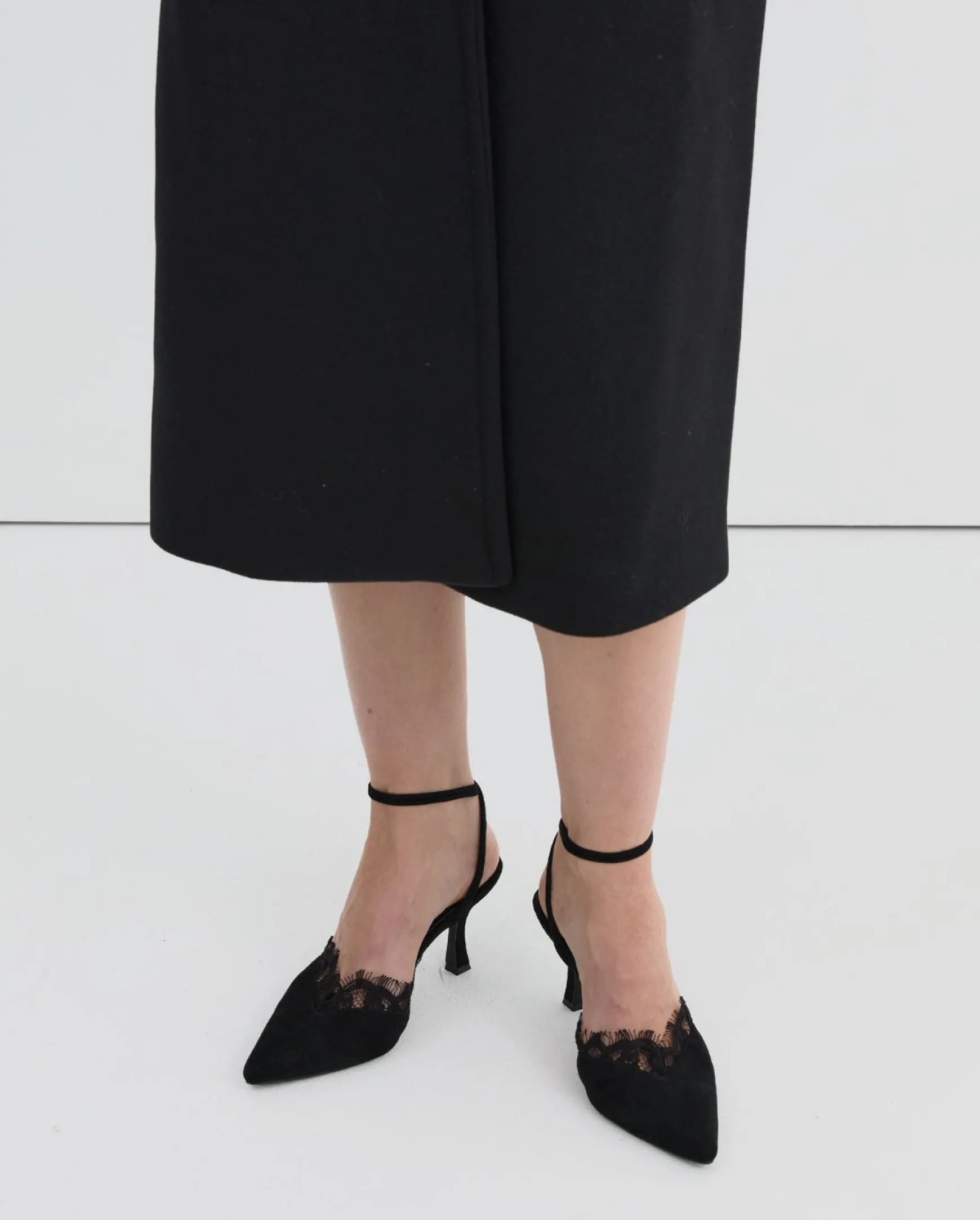 La Tribe Indy Heel - Black Lace
