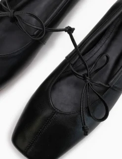 La Tribe Square Toe Flat - Black