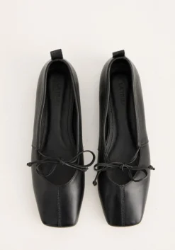 La Tribe Square Toe Flat - Black