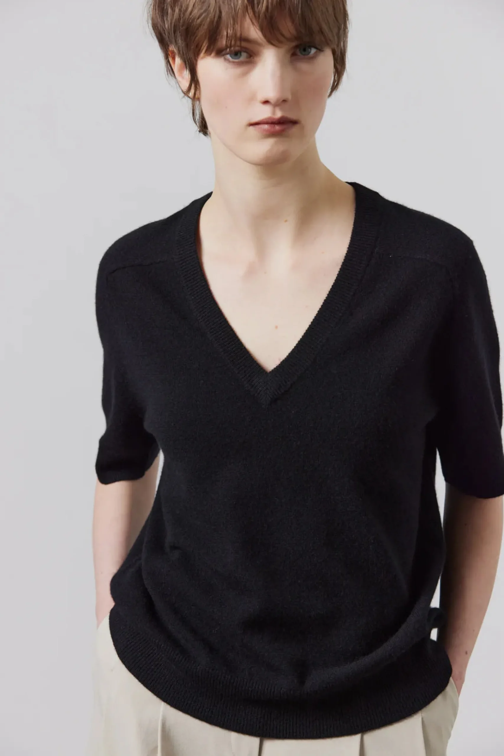 Laing Jasper Cashmere V Neck - Black