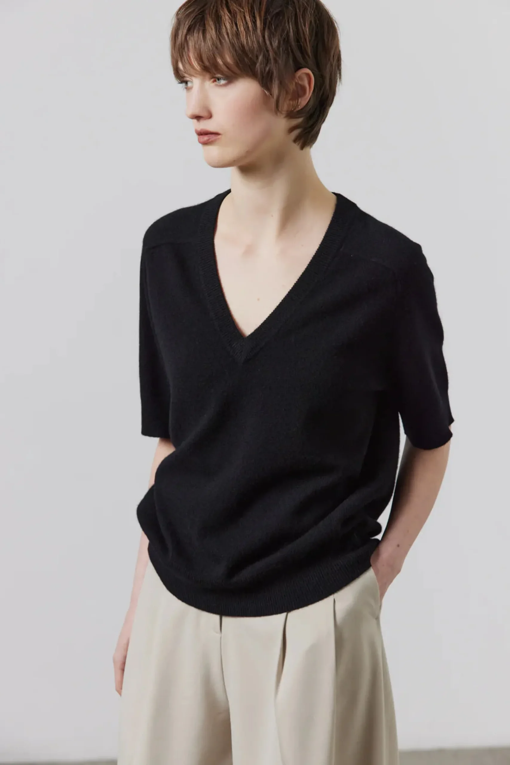 Laing Jasper Cashmere V Neck - Black