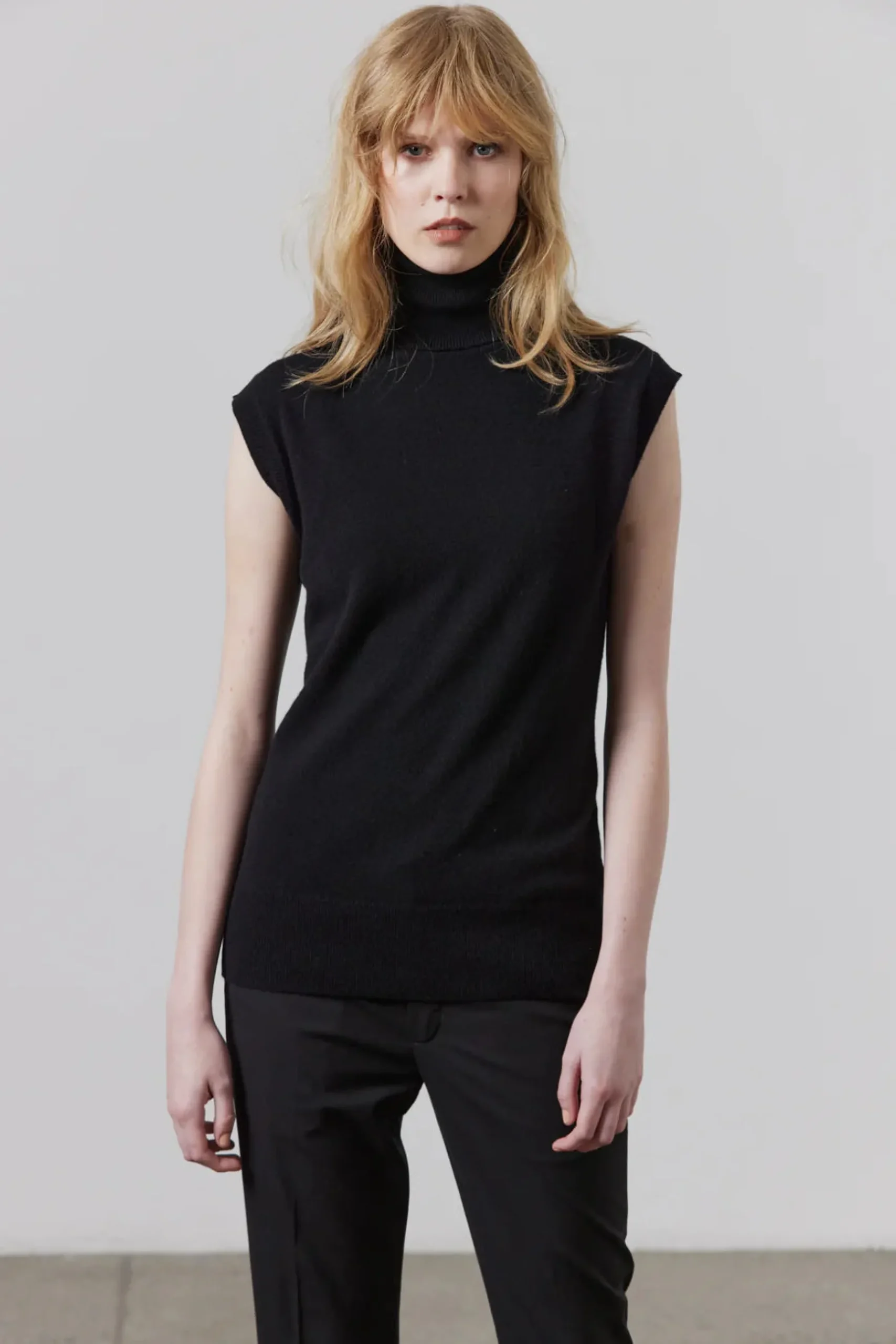 Laing Sleeveless Polo - Black