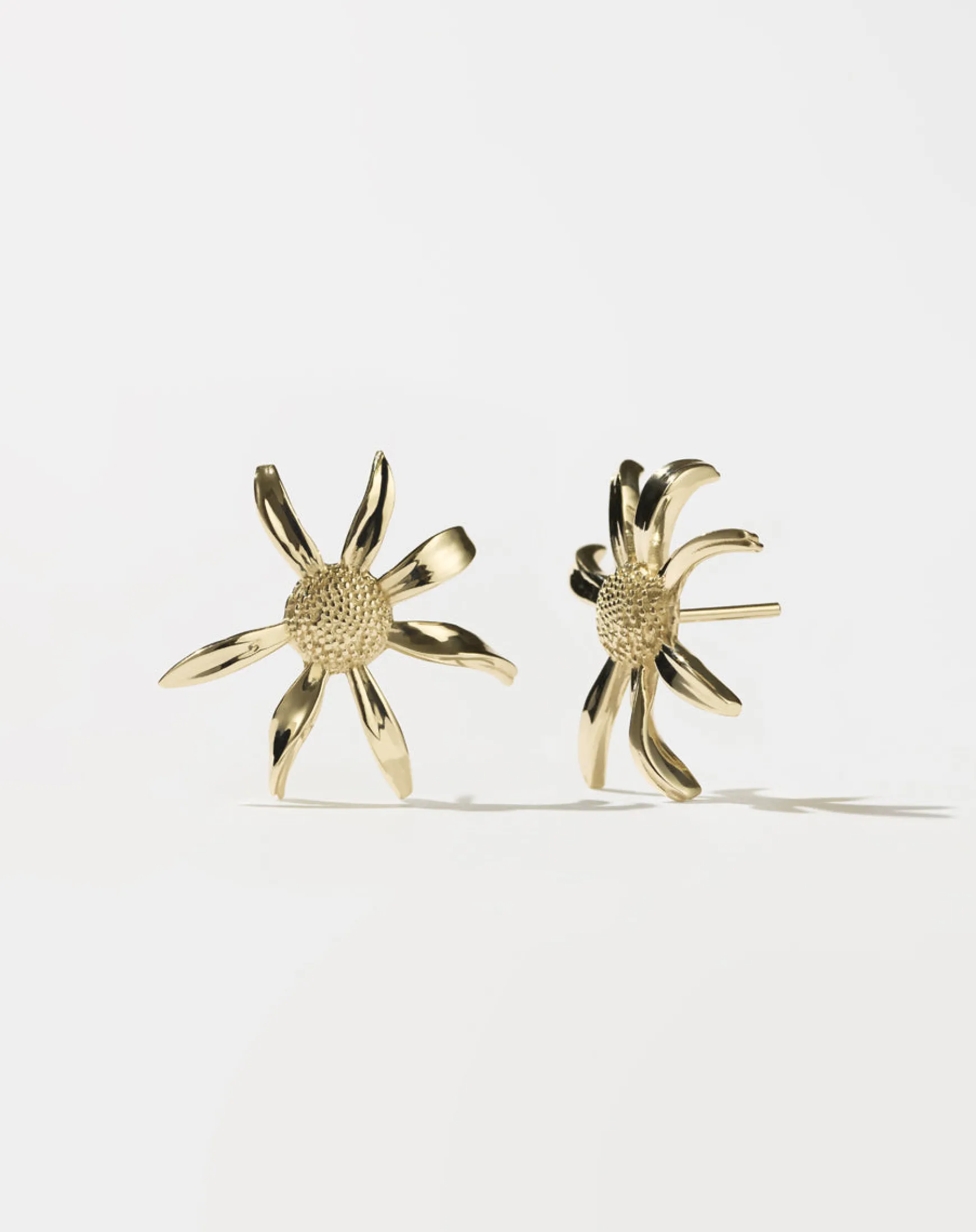 Meadowlark Large Daisy Earrings - Gold